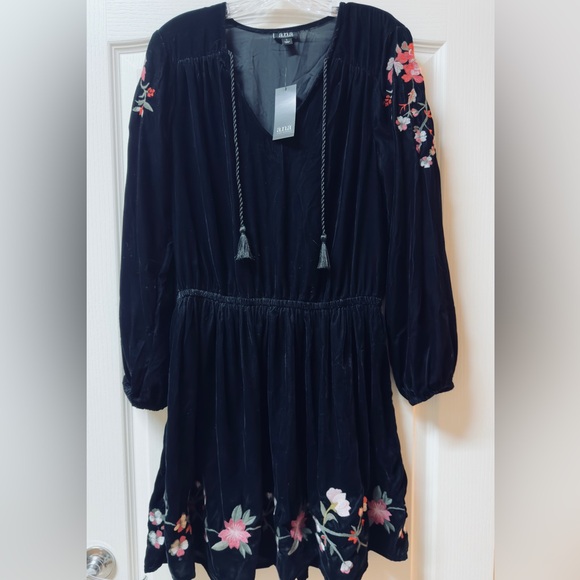 NWT Black Velvet Floral Embroidery Dress 20” Bust, 15” Waist, 38.5” L - Picture 3 of 7